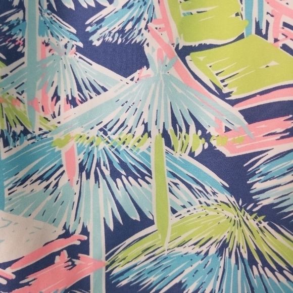 Vineyard Vines palm tree swim trunks - Picture 5 of 10